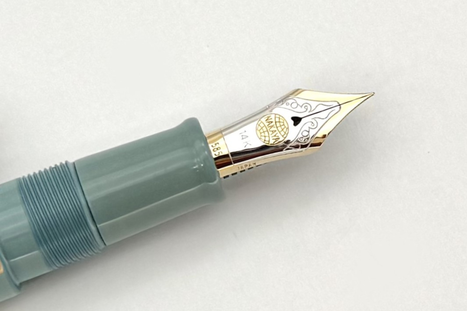 NakayaCigarPortableCloverArabesqueMotifinShiroFP_I